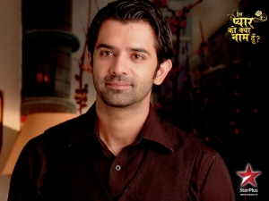 Barun Sobti is winner of the best actor on Television award at aPeople’s Choice awards 2012